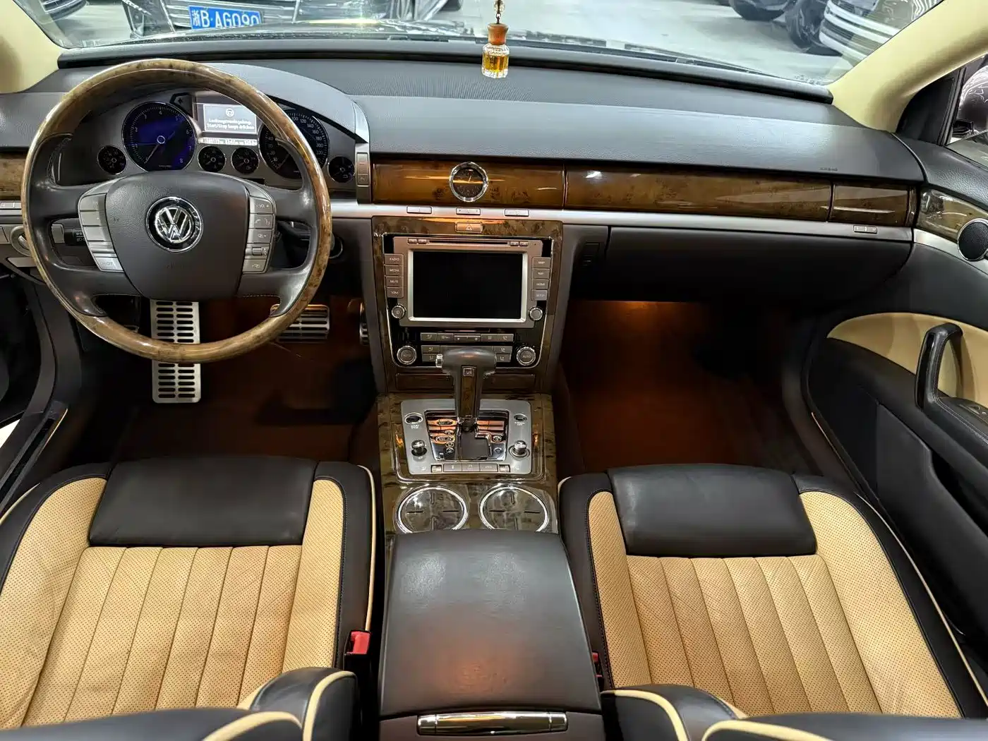Volkswagen Phaeton 2012 2011 3.6L V6 5-seat Extended Business Edition