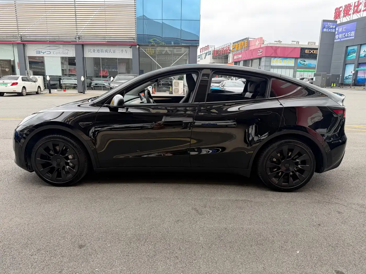 TESLA MODEL Y