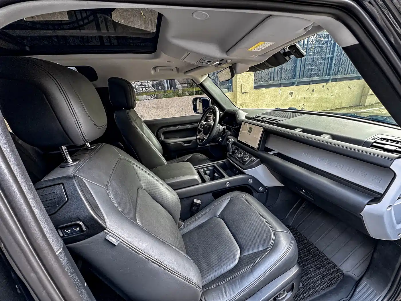 Land Rover Defender 2023 Facelift 90 3.0T P400 XS фото 10