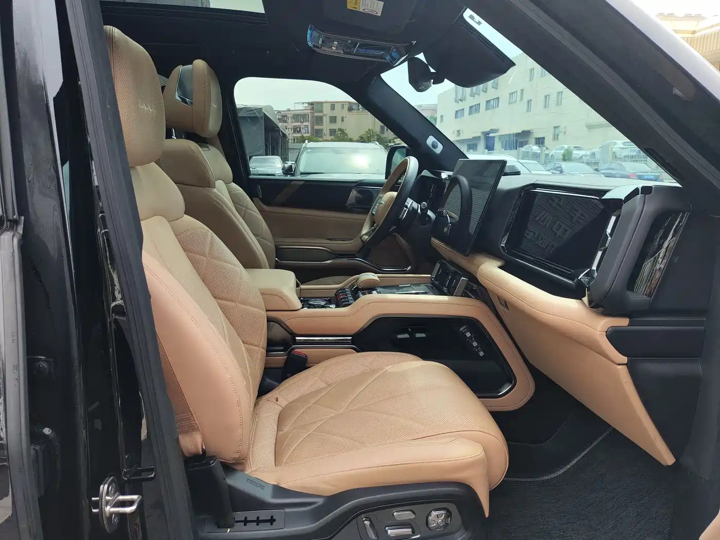 Fang Cheng Bao Leopard 8 2025 2025 Zhiyong Flagship 7-Seater