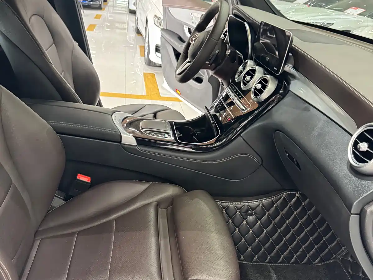 Mercedes-Benz GLC 2020 Facelift GLC 260 L 4MATIC Dynamic фото 7