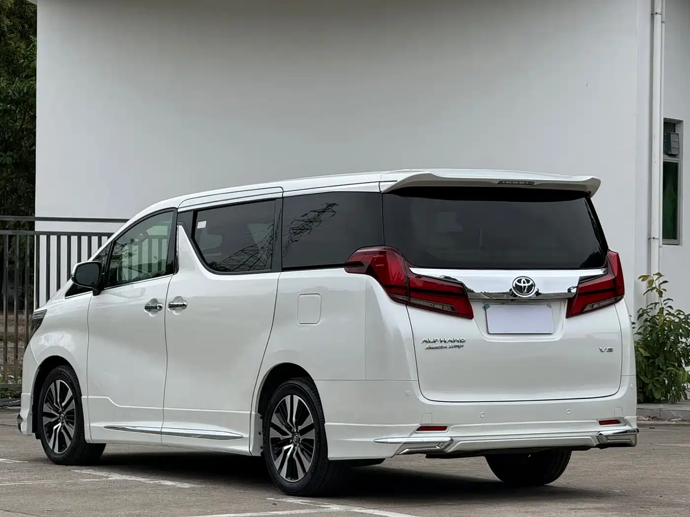Toyota Alphard 2018 3.5L Premium фото 11