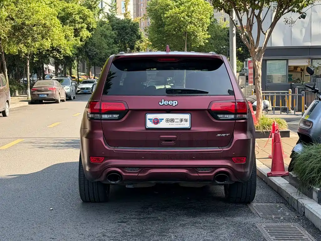 صورة 5 - Jeep Grand Cherokee SRT