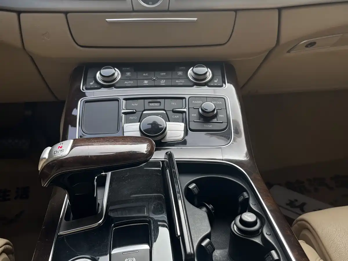 Audi A8 2013 A8L 45 TFSI quattro Comfort фото 13