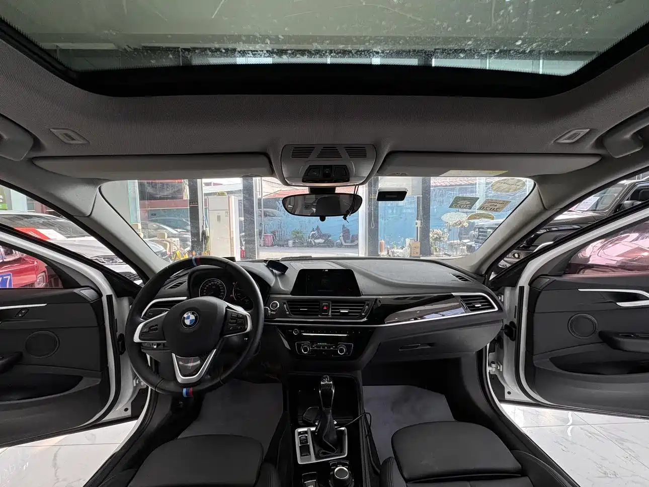 BMW 1 Series 2018 118i Sport Edition фото 26