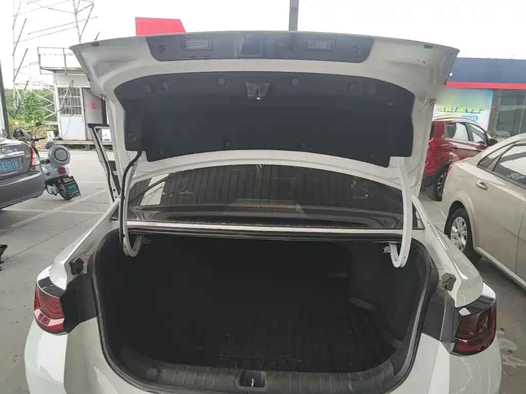 Geely Emgrand L HiP 2024 2024 Model Soaring Dragon Edition 1.5TD-DHT Pro 100KM Surpassing Type