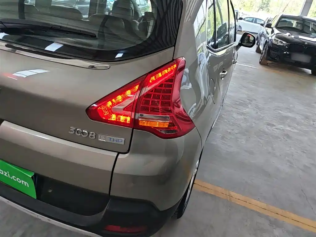 Peugeot 3008 2015 1.6THP Automatic Top Style Edition фото 8