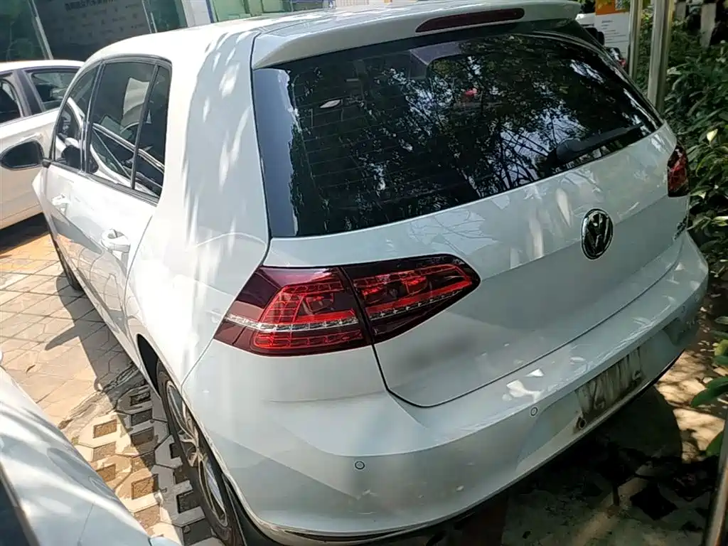 Volkswagen Golf 2017 230TSI Auto Luxury Millionth Anniversary Edition фото 5