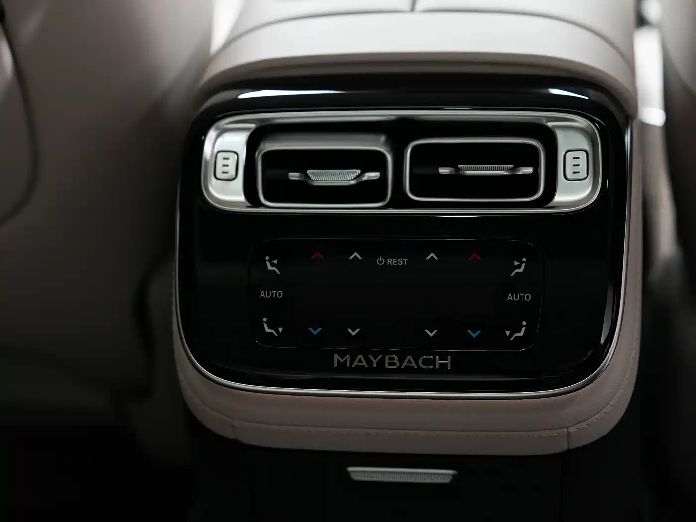 Mercedes-Benz Maybach S-Class 2026 S 480 4MATIC фото 32