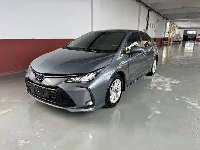 Toyota Corolla 1.8L, интеллектуальный гибрид, два мотора, Элит