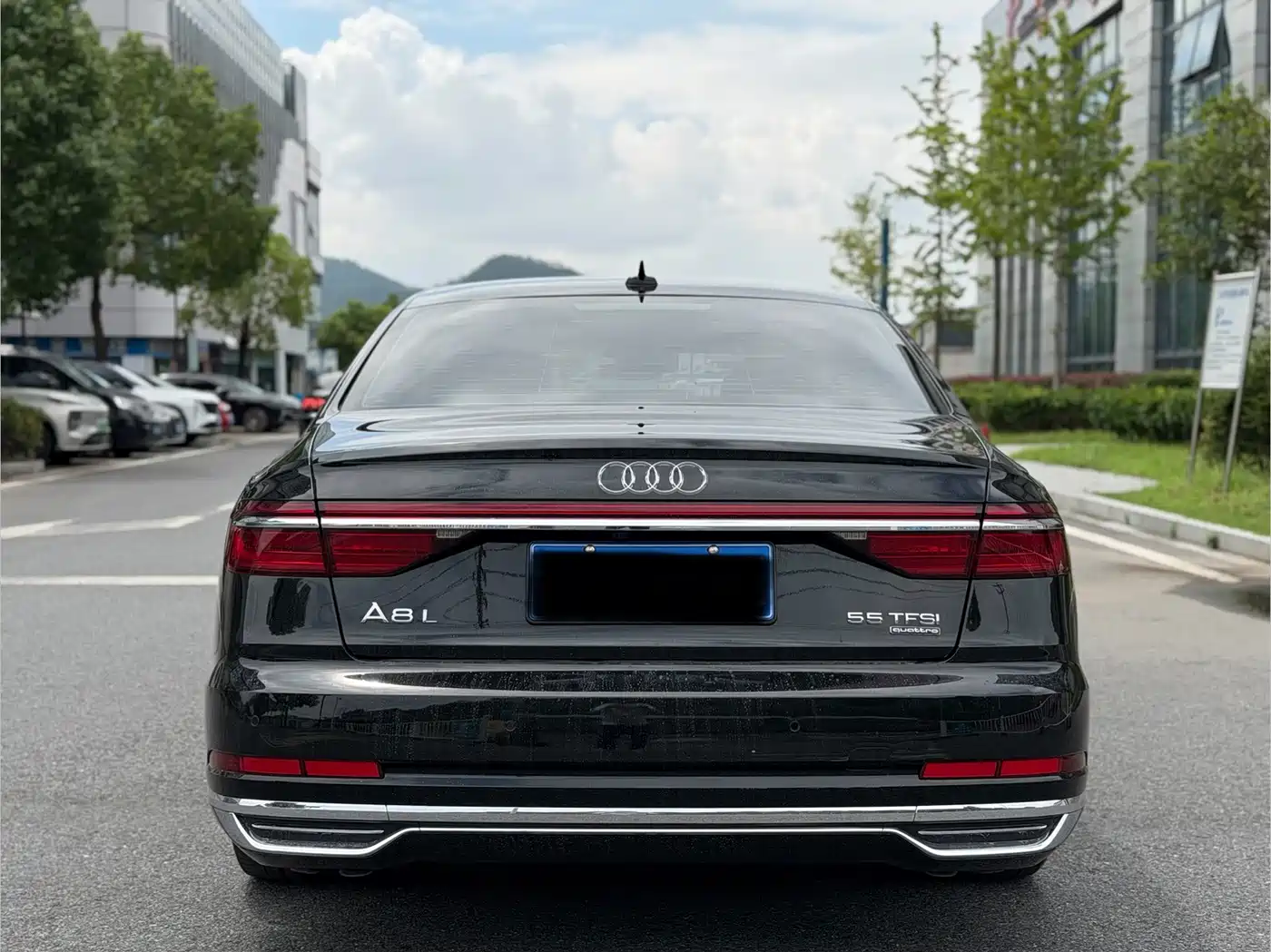 Фото 19 - Audi A8
