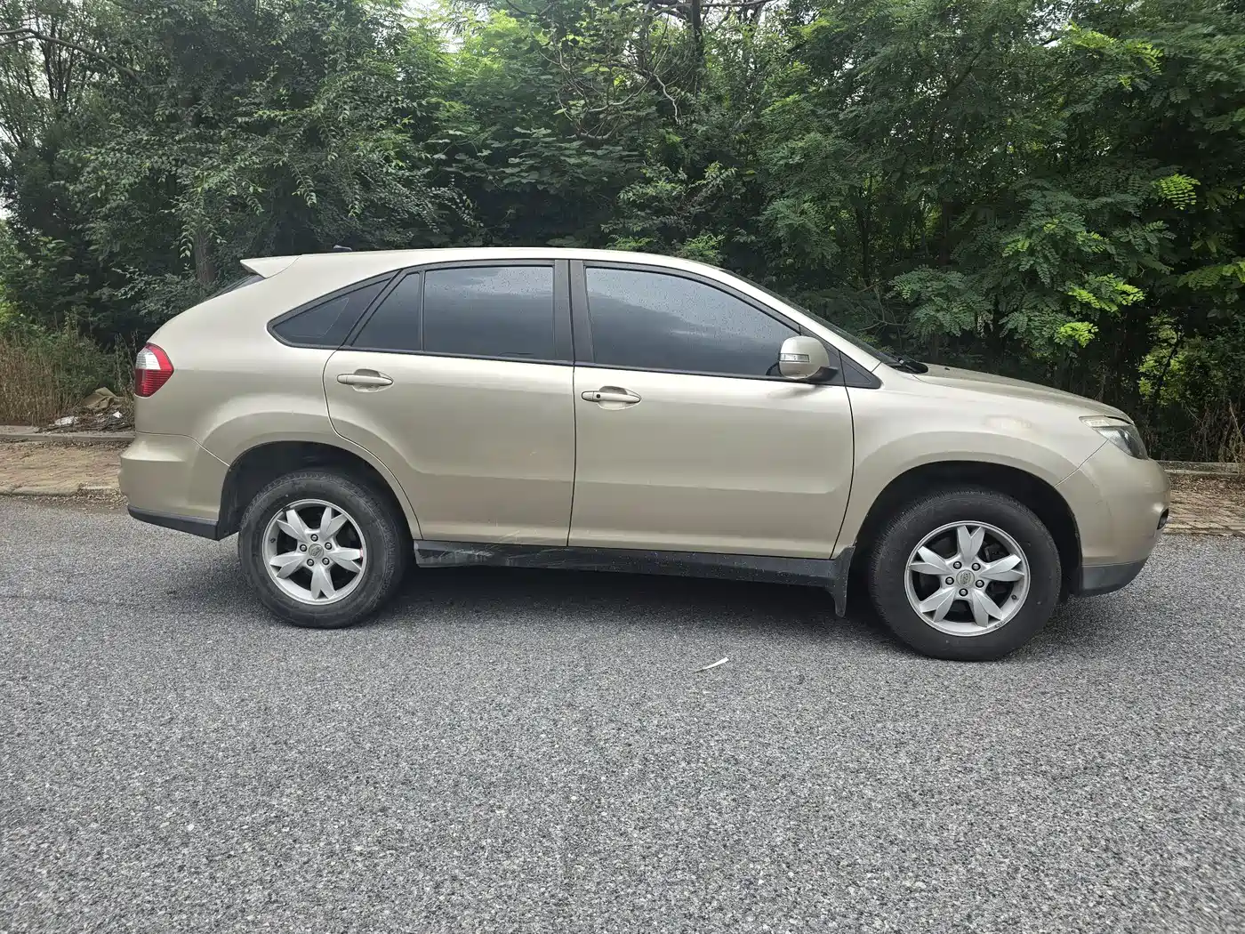 BYD S6 2014 2014 Model 2.0L Manual Luxury 5-Seater
