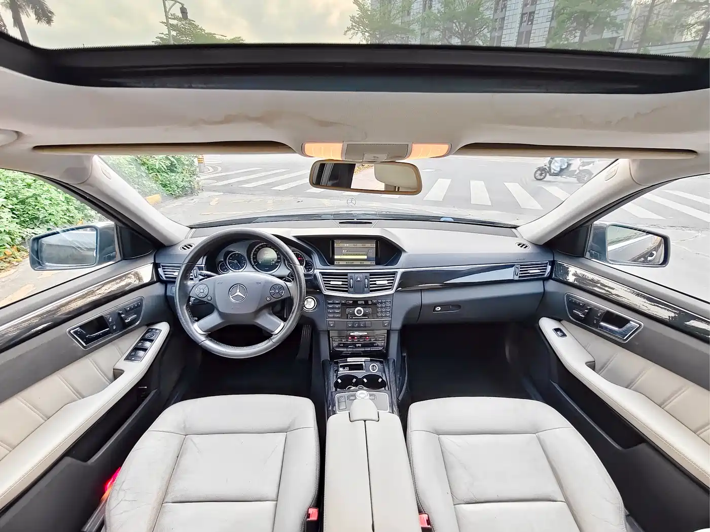 Mercedes-Benz E-Class 2011 E 300 L Fashion Premium фото 5