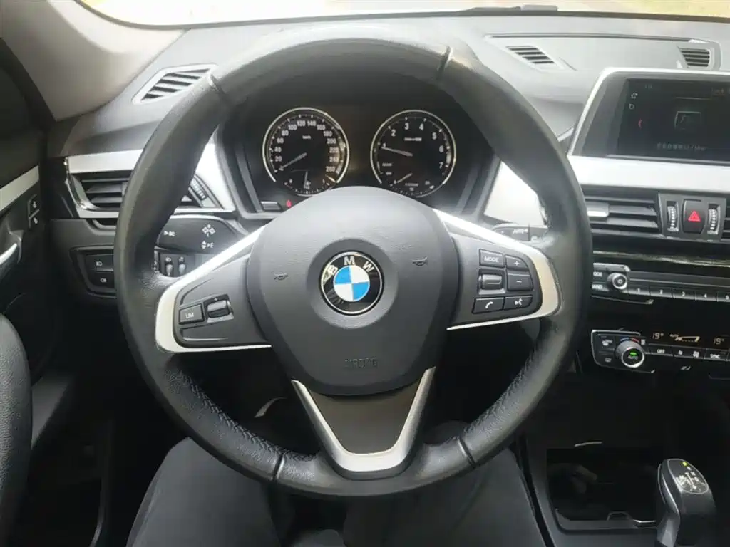 BMW X1 2019 sDrive18Li Fashion Model фото 11