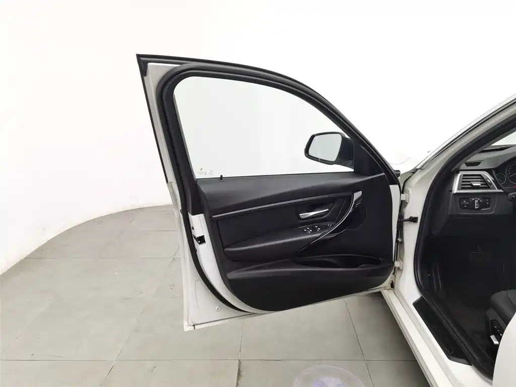 BMW 3 Series 2016 320Li Progressive фото 8