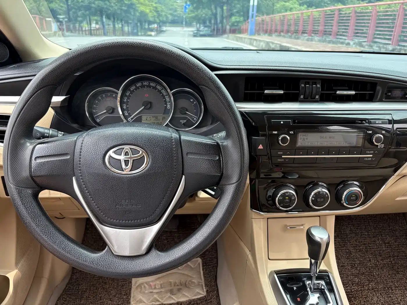 Toyota Corolla 2014 1.6L CVT GL фото 11