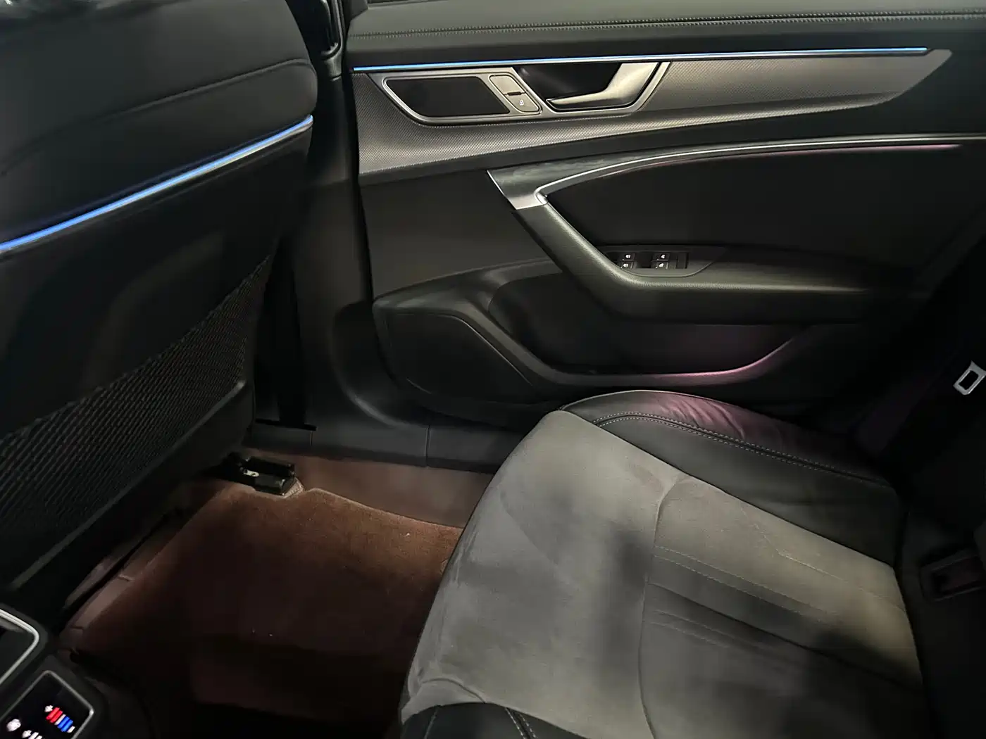Audi A6L 2023 45 TFSI Premium Selection Elegance фото 11