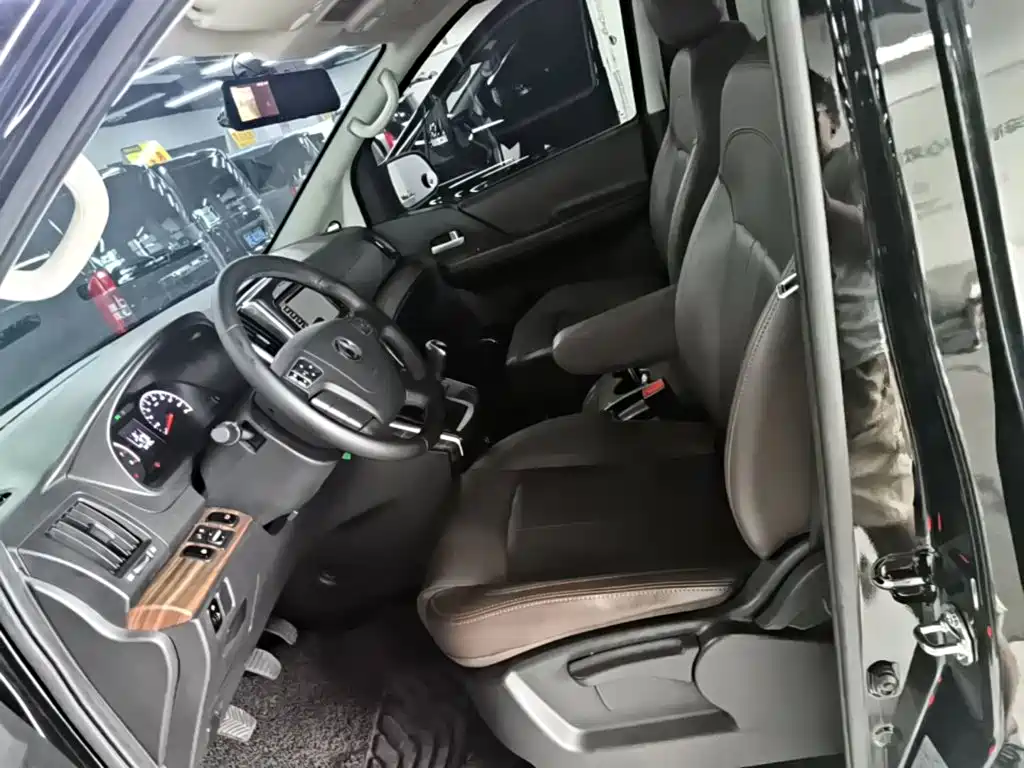 Dongfeng Fengxing Lingzhi PLUS 2021 2021 2.0L Manual Luxury 7-Seater