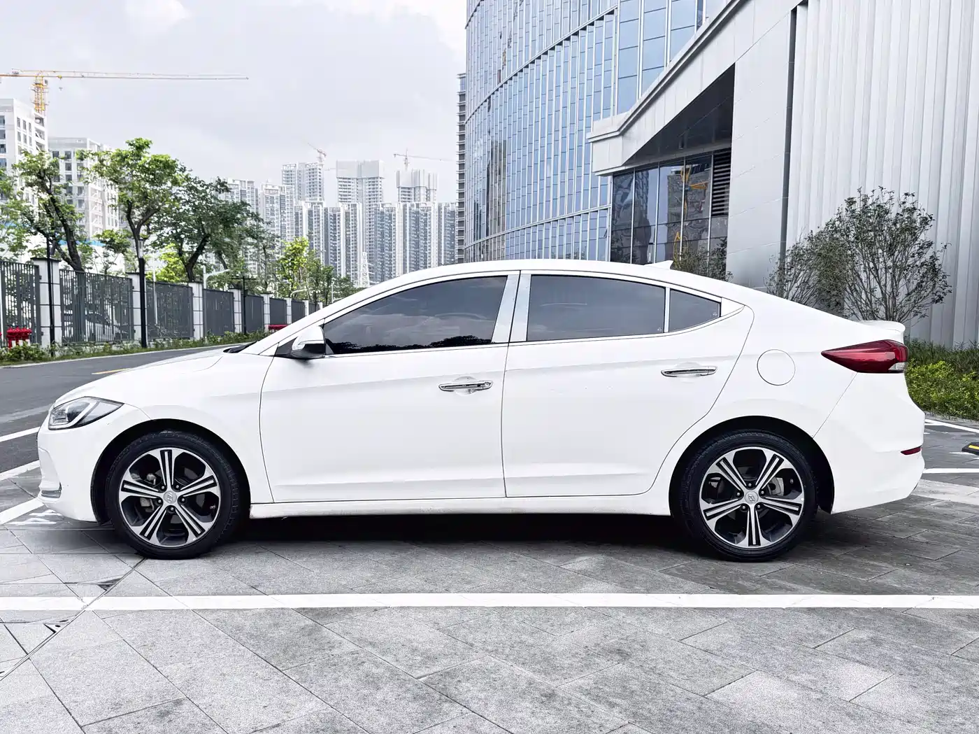 Hyundai Elantra 2018 1.4T DCT Dynamic·Vitality Model фото 30