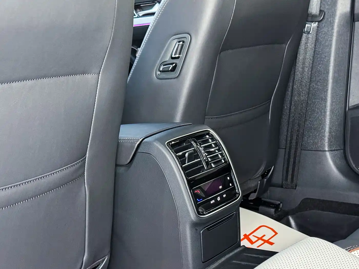Volkswagen Magotan 2023 Model 2 Million Commemorative Edition 330TSI DSG Luxury фото 14