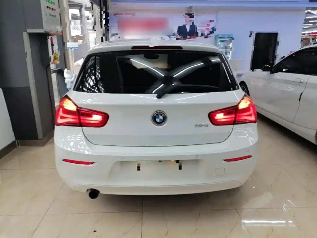 BMW 1 Series (Import) 2015 118i Leading фото 6