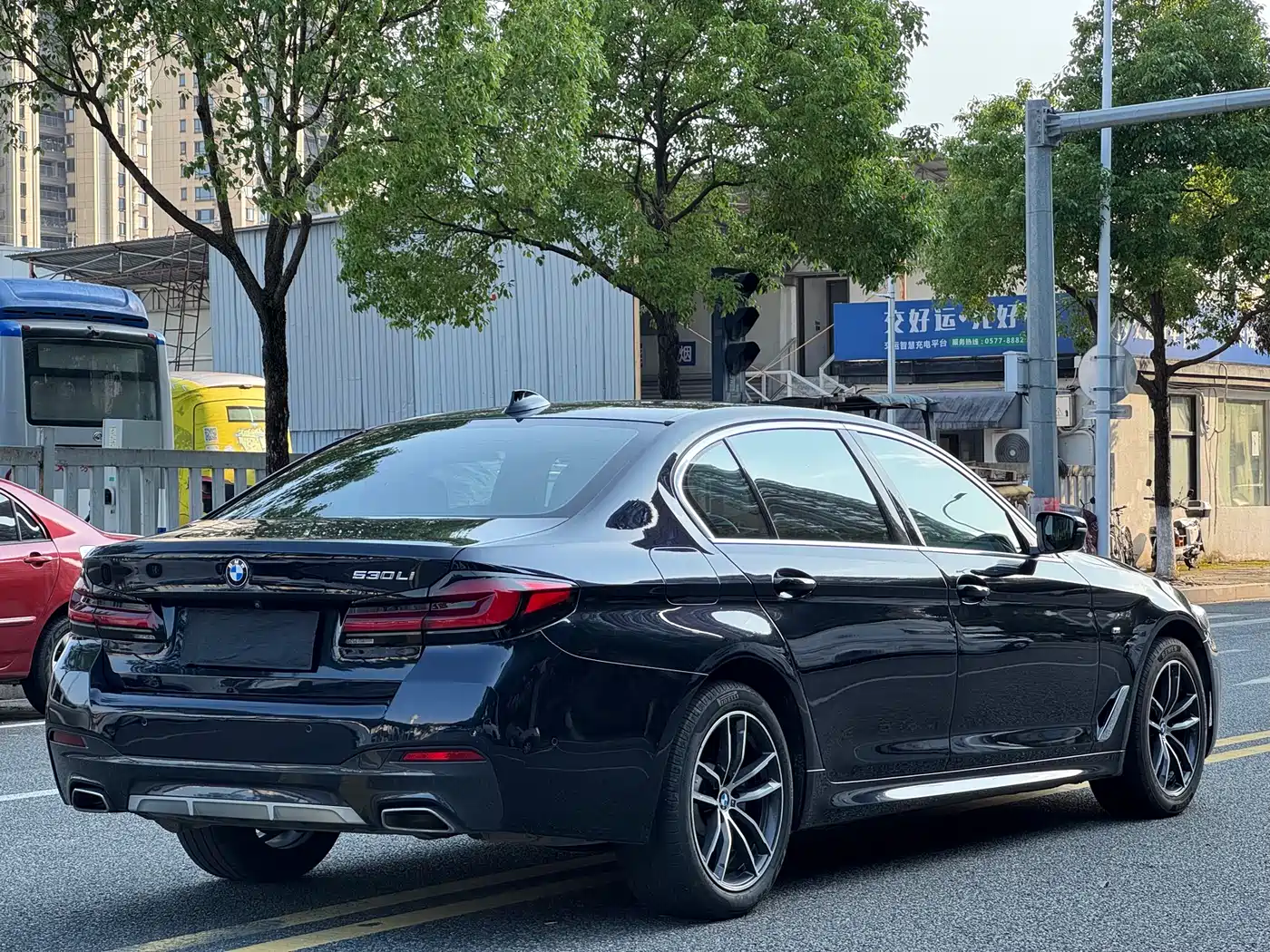 BMW 5 Series 2021 525Li M Sport Package фото 4