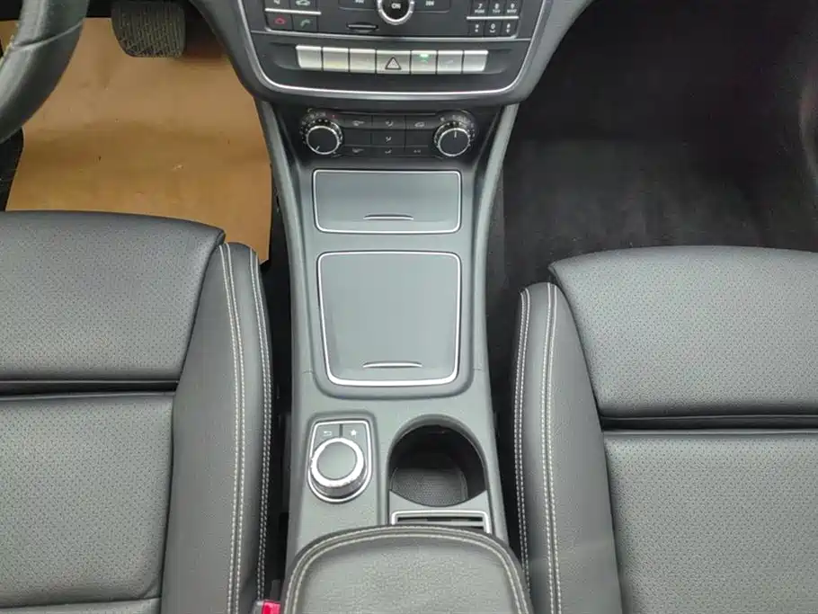 Mercedes-Benz GLA 2017 GLA 200 Dynamic фото 16