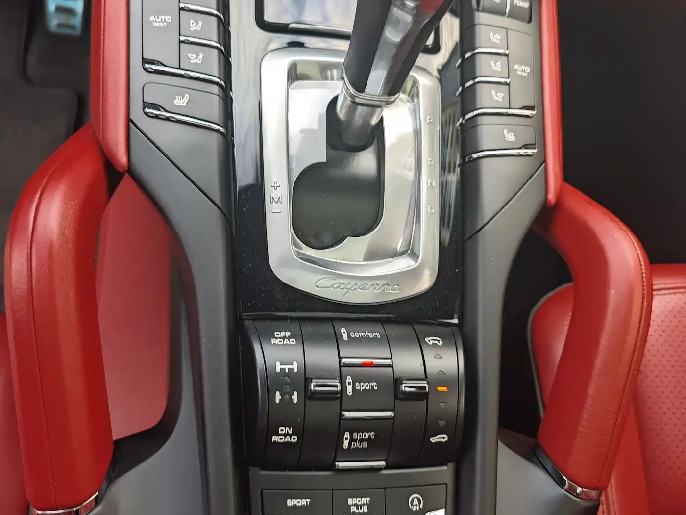 Porsche Cayenne 2016 Cayenne GTS 3.6T фото 10