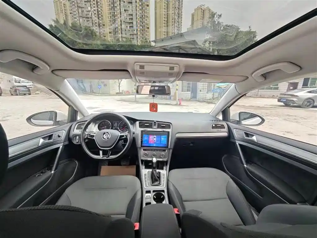 Volkswagen Golf 2016 1.6L Automatic Comfort фото 7