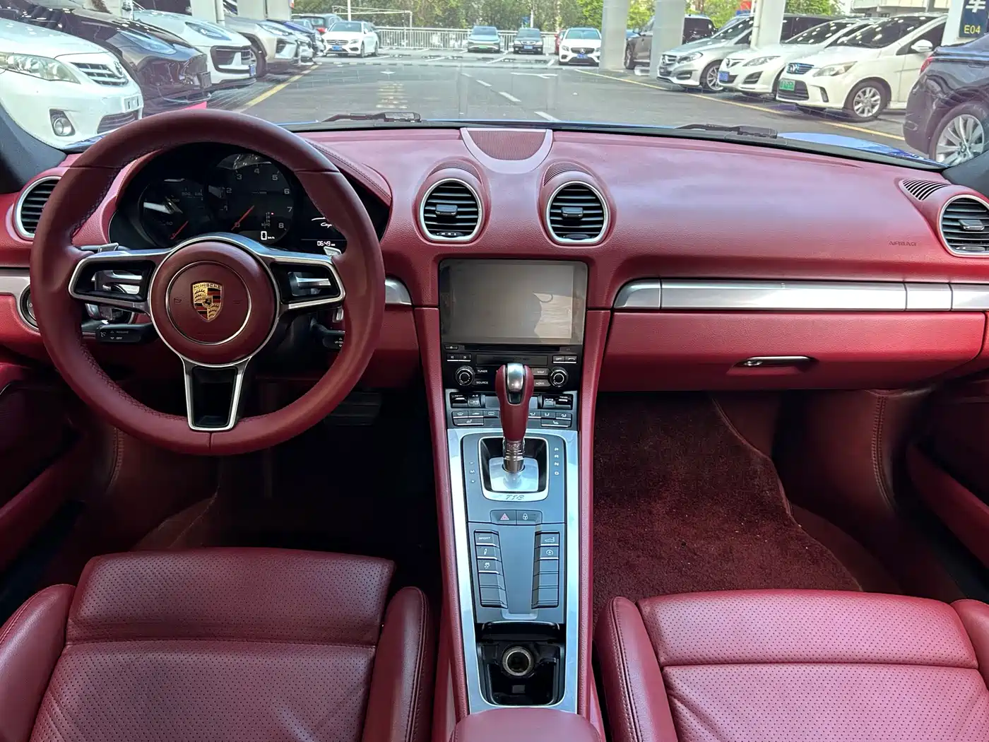 Porsche 718 2018 Cayman 2.0T фото 5