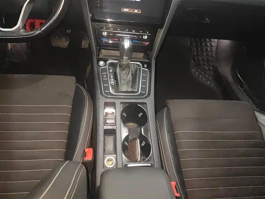 Volkswagen Magotan 2020 330TSI DSG Premium фото 16