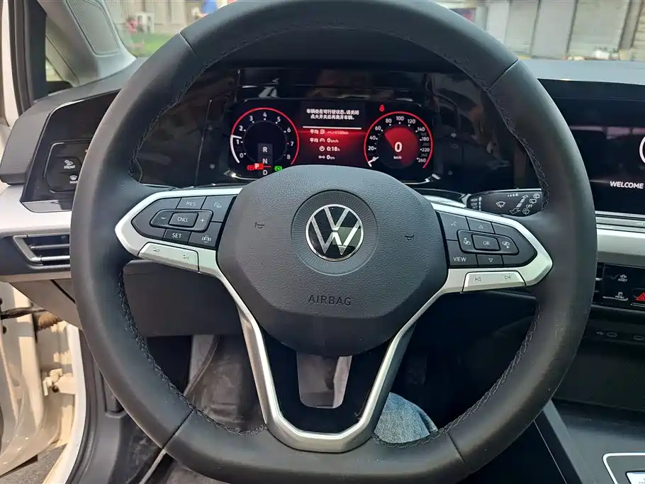 Volkswagen Golf 2024 280TSI DSG Pro 50th Anniversary Edition фото 15