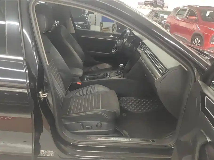 Volkswagen Magotan 2020 330TSI DSG Premium фото 8