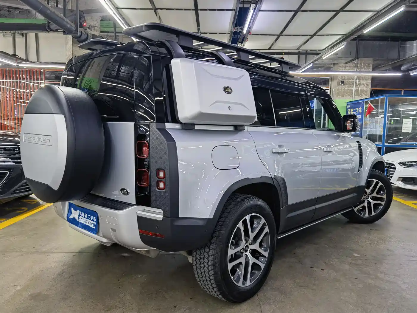 Land Rover Defender 2022 110 P400 Dark Special Edition фото 4