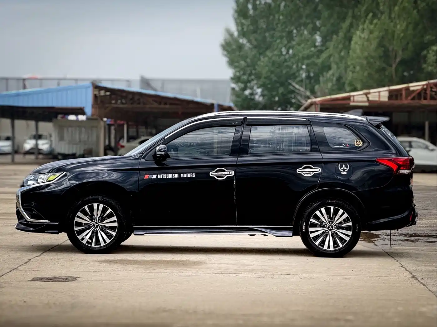 MITSUBISHI OUTLANDER