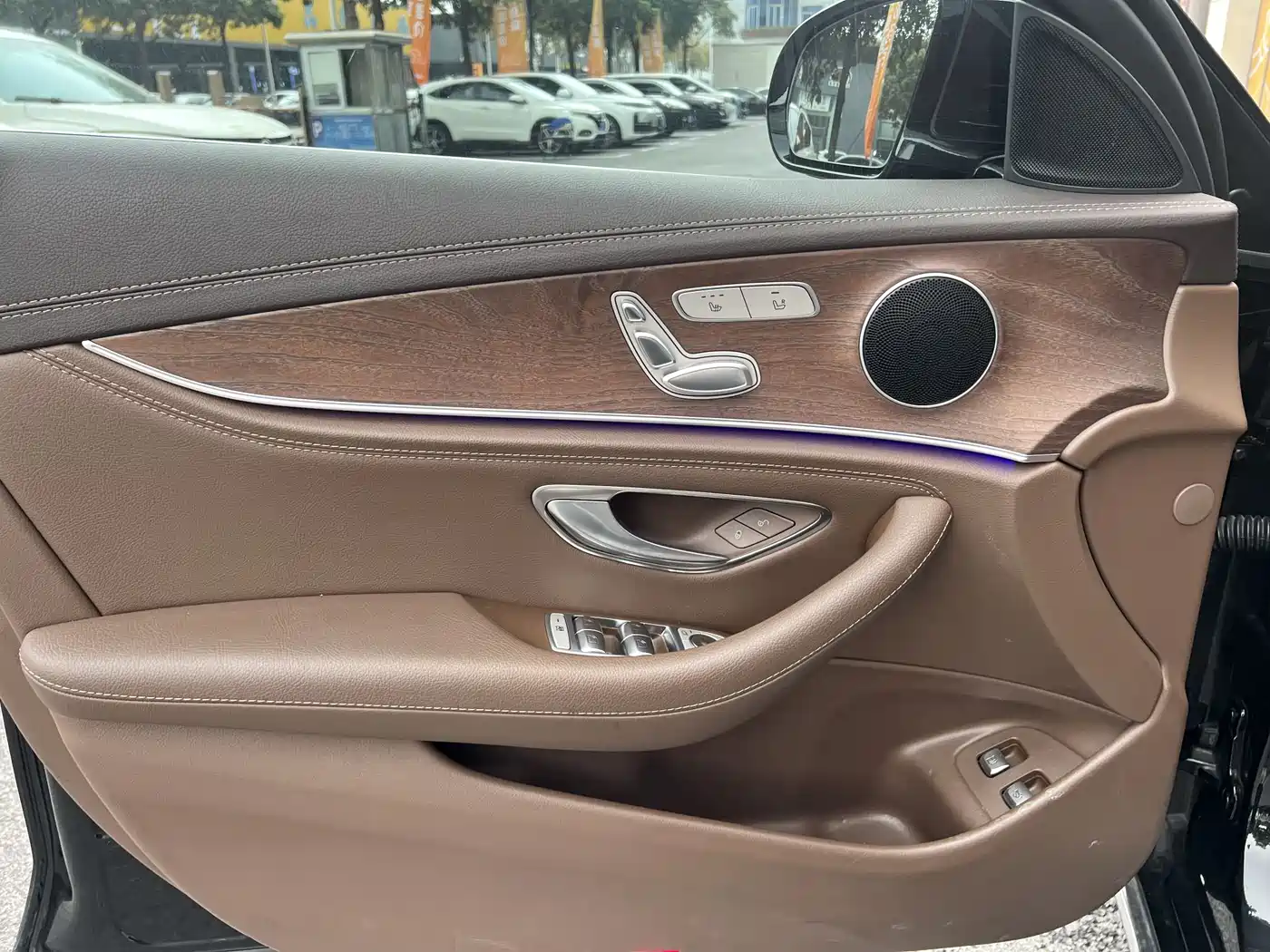 Mercedes-Benz E-Class New Energy 2022 Facelift II E 350 e L Plug-in Hybrid Sedan фото 13
