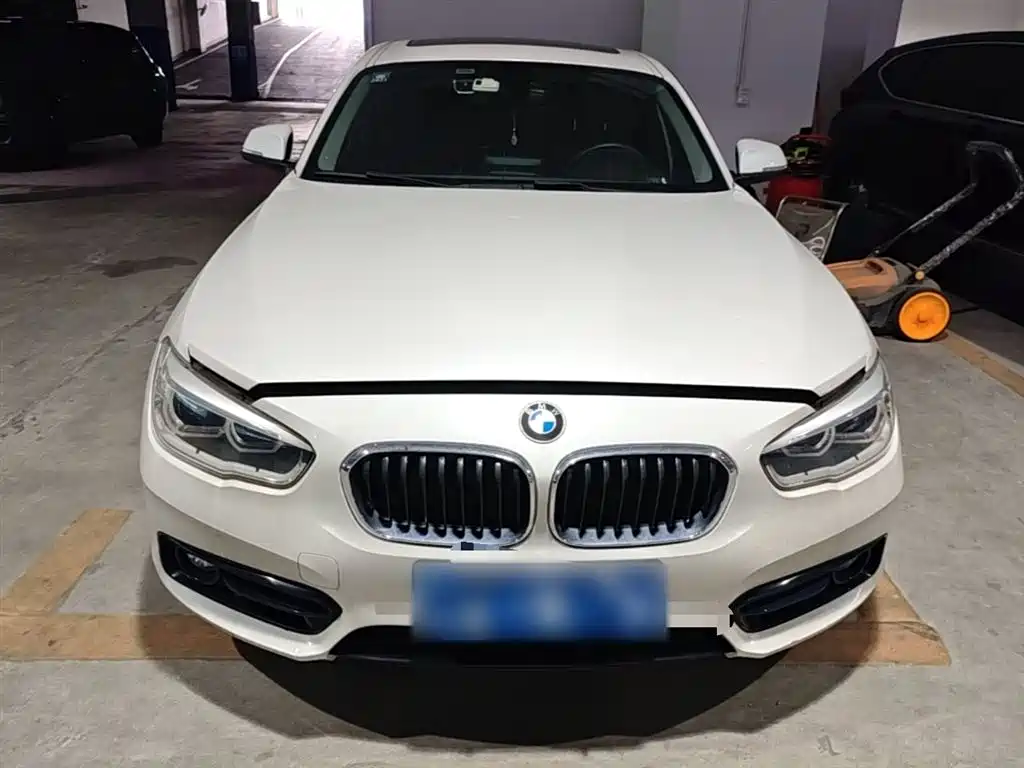 BMW 1 Series (Import) 2018 118i Sport Design Package фото 3