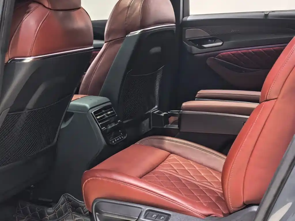 Audi Q6 2024 45 TFSI quattro Shadow Warrior Edition 6-seater фото 14