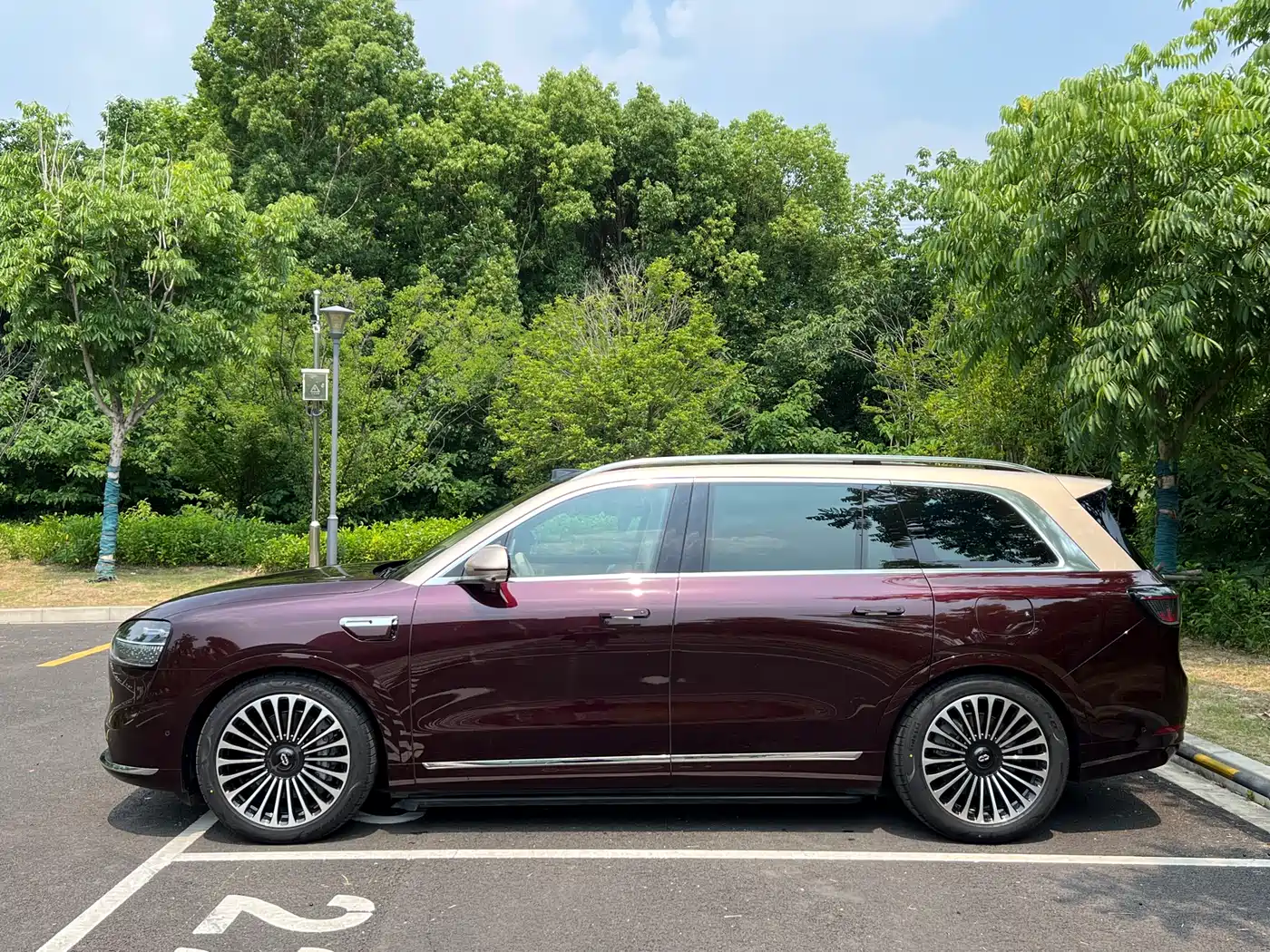 AITO Wenjie AITO M9 2025 Extended Range Ultra 52kWh 6-Seater фото 4