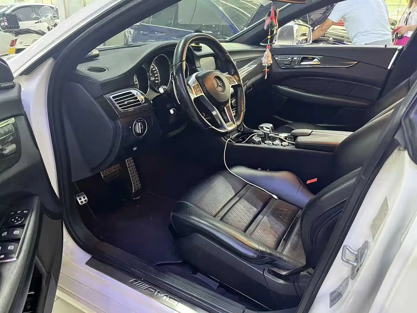 Mercedes-Benz CLS AMG 2012 AMG CLS 63 фото 6