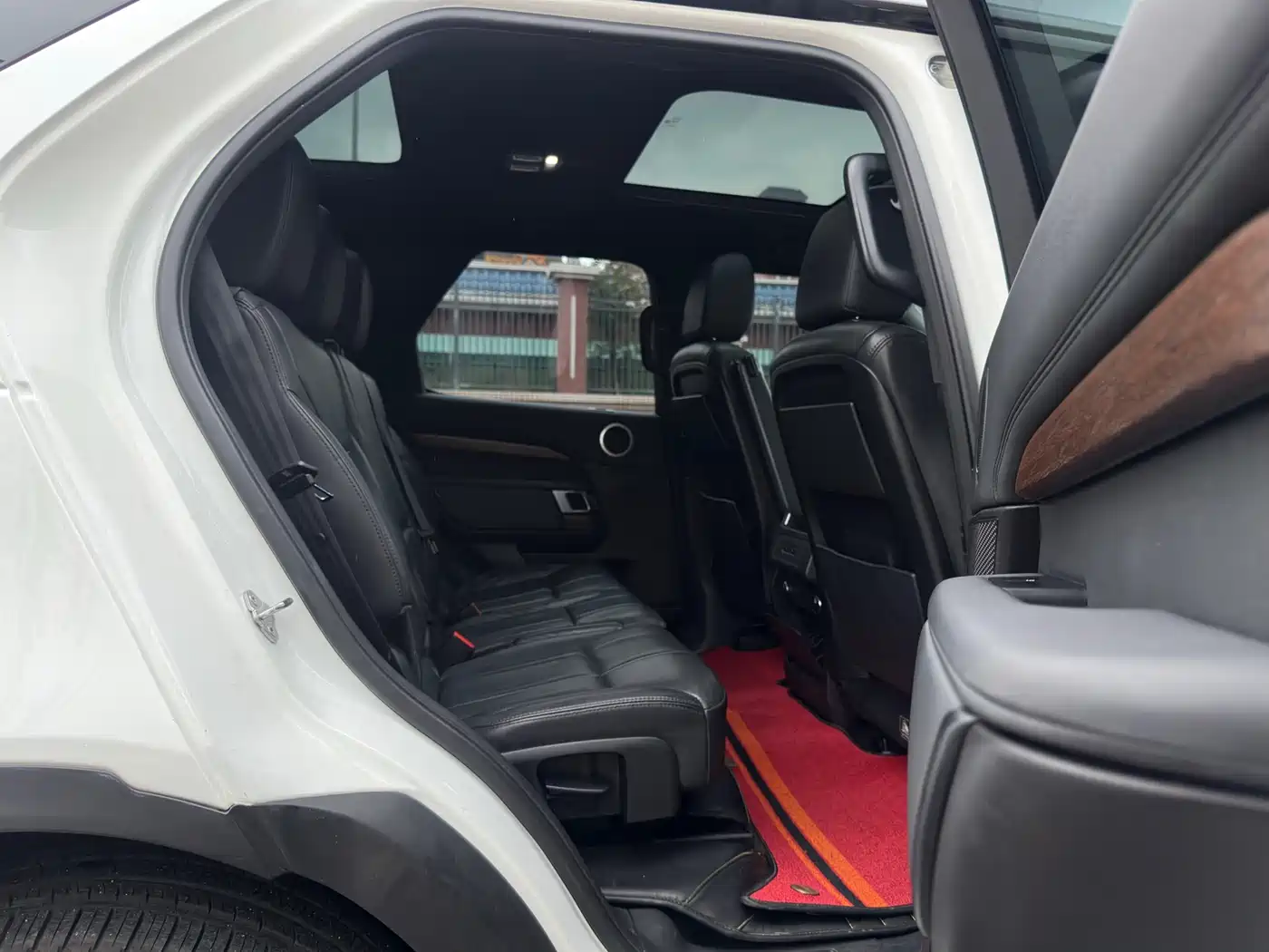 Land Rover Discovery 2017 3.0 SC V6 HSE фото 16