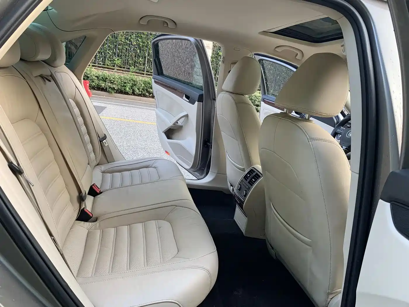 Photo 20 - Volkswagen Passat