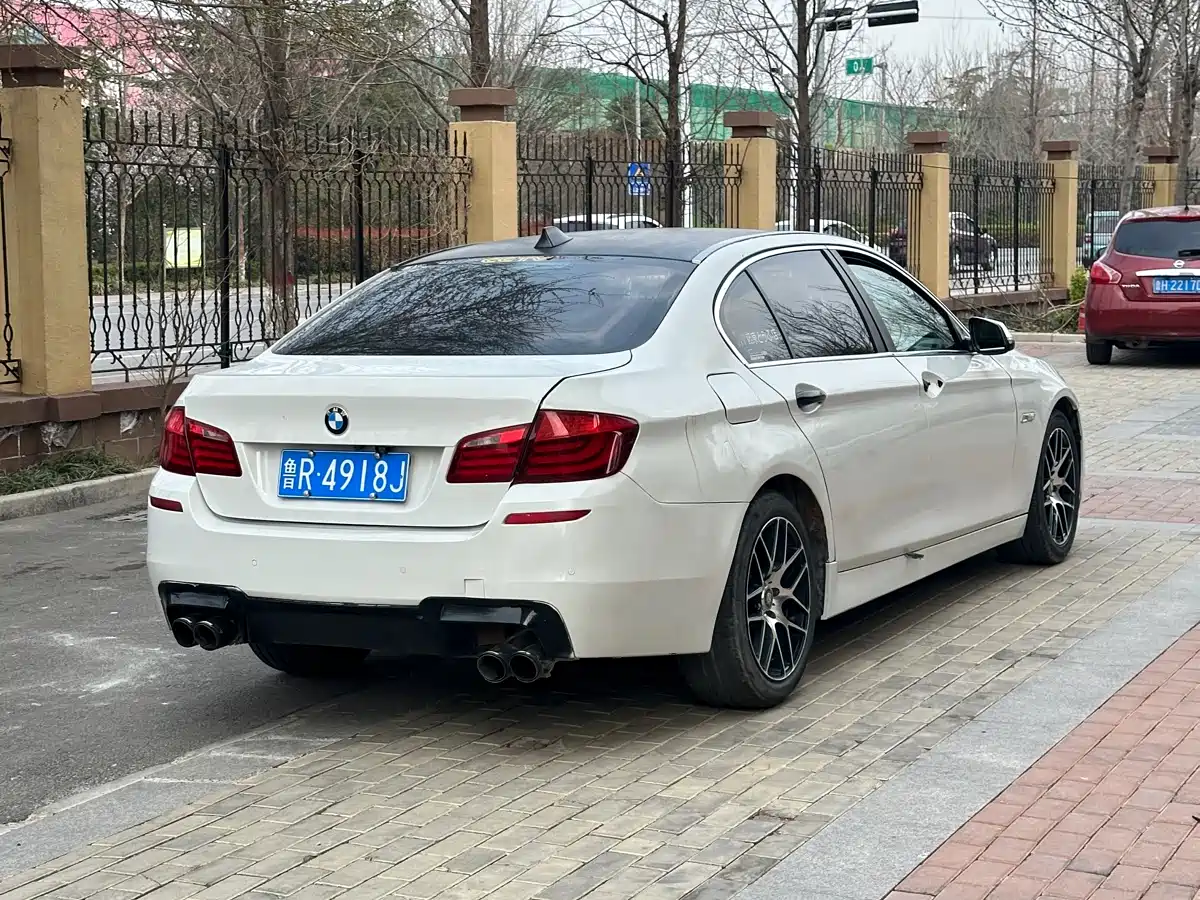BMW 5 Series 2012 523Li Luxury фото 5