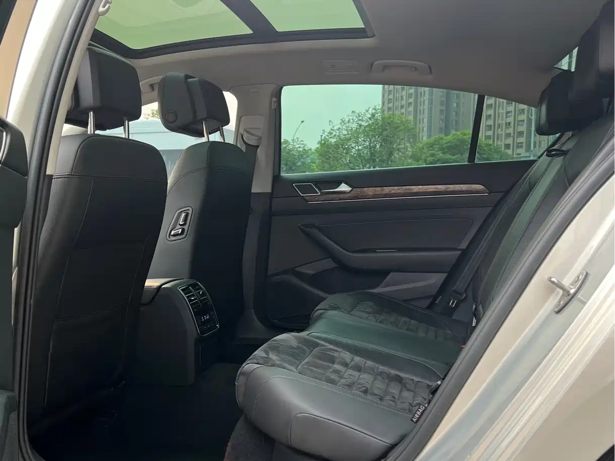 Volkswagen Magotan 2017 380TSI DSG Premium фото 7