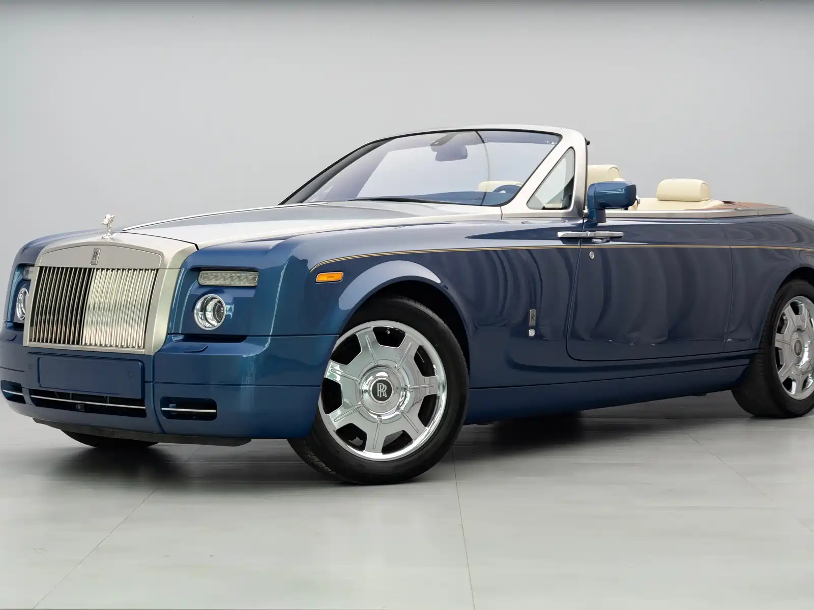 Фото 1 - Rolls-Royce Phantom