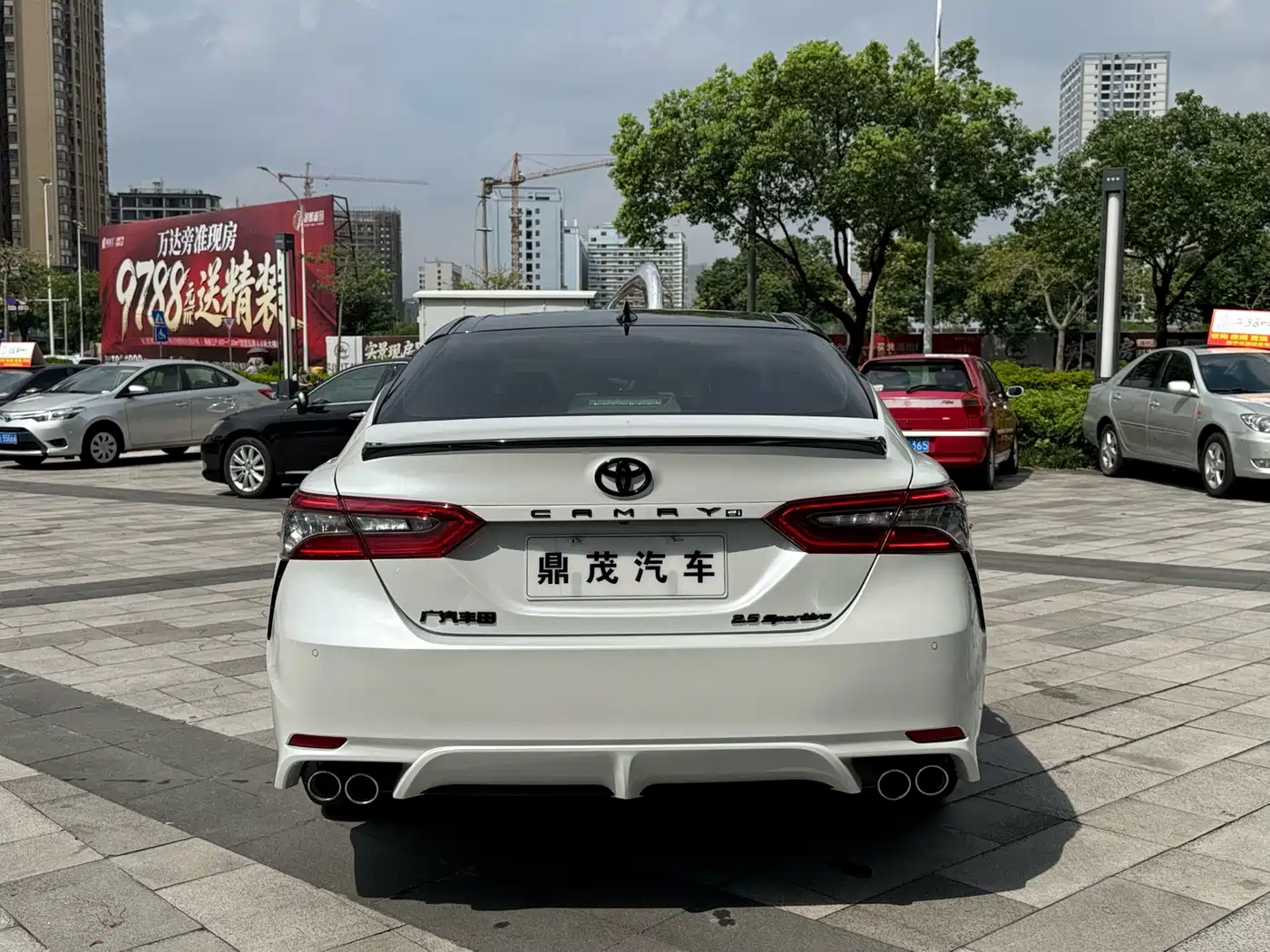 Фото 4 - Toyota Camry