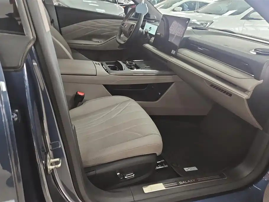 Geely Galaxy Galaxy Xingyao 8 2025 130km EM-P Starship Edition фото 8