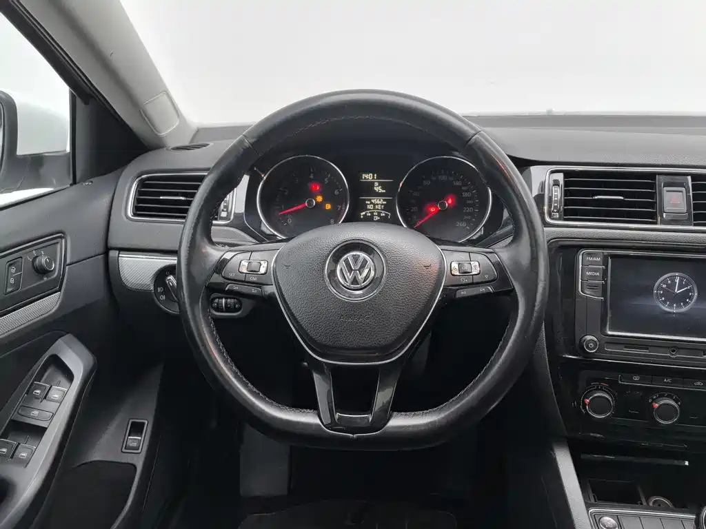 Photo 11 - Volkswagen Sagitar