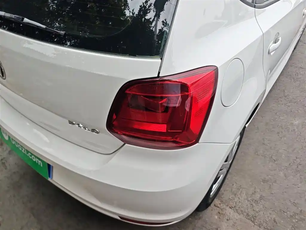 Volkswagen Polo 2014 1.4L Manual Trend Edition фото 8