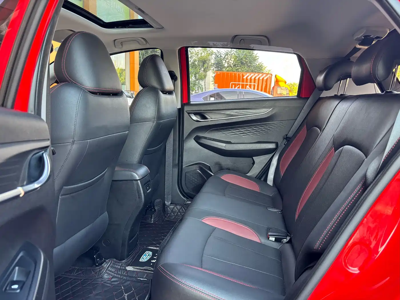 Фото 12 - Geely Vision X3